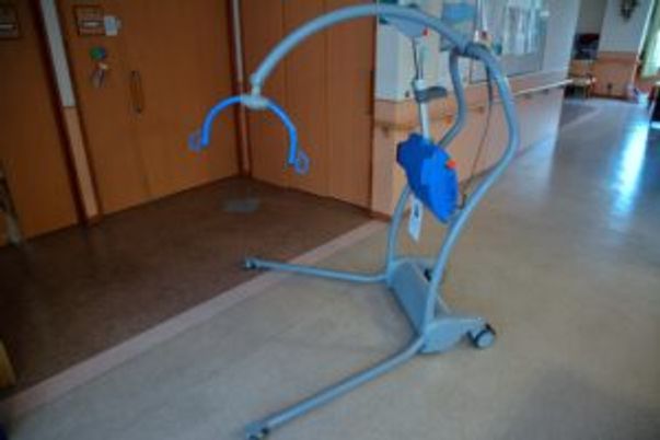 移動補助器具がある廊下