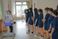 見学中の研修生たち廊下
