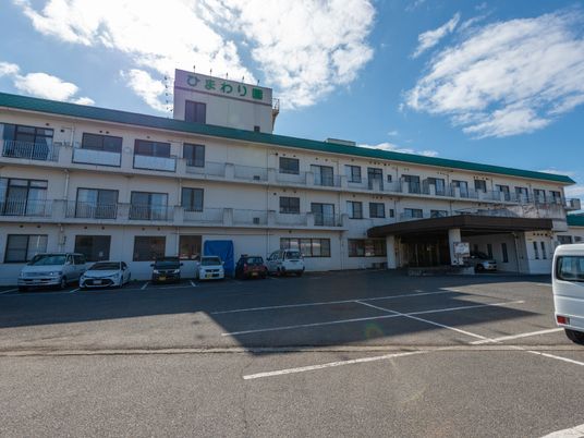 広々とした施設の外観