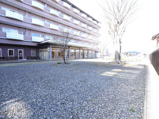 多階層の建物外観