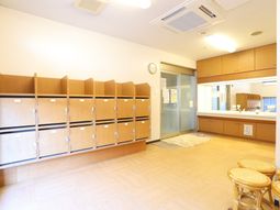 明るく広々としたエントランス