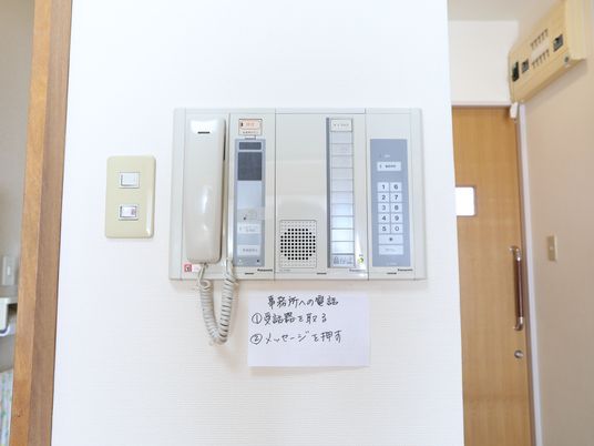 インターフォンと掲示物