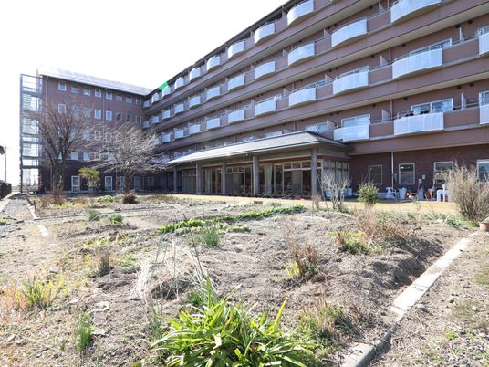 中庭のある建物外観