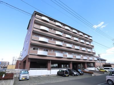 多階層の建物外観