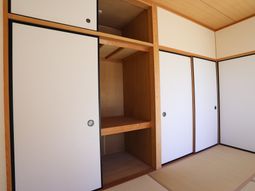 清潔な和室のクローゼット
