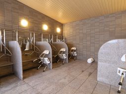 清潔な浴室の洗い場