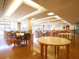 広々した明るいダイニング