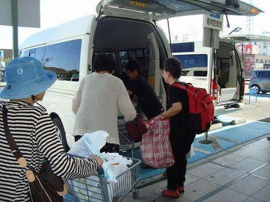 乗降支援するバス