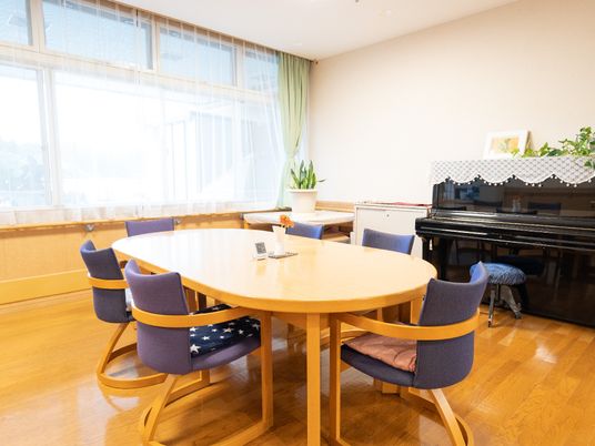 共用スペースのダイニング