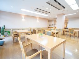明るい食堂の様子