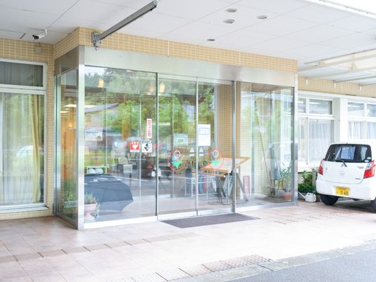 明るいエントランス風景