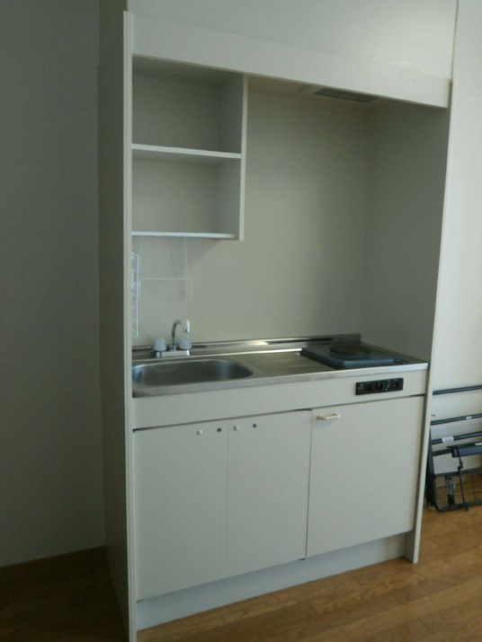 清潔な居室のキッチン