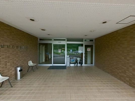 広々とした玄関エントランス