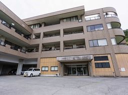 広々とした建物の外観