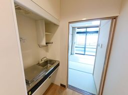 シンプルな設備の居室