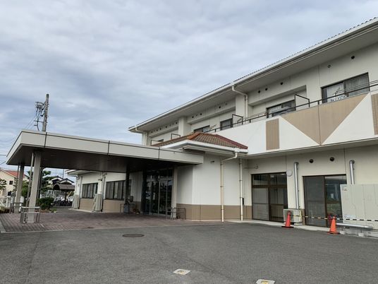 広々とした外観