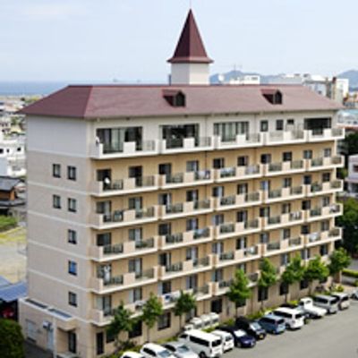 街中の大きな建物