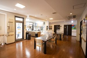 居室の明るい食堂