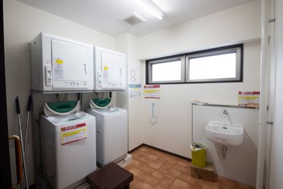 洗濯機と洗面台の部屋