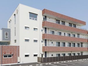 多階層の建物外観