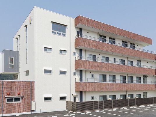 多階層の建物外観