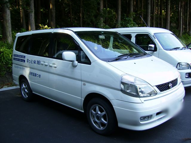 送迎用車両 スタッフイメージ 安心してご利用いただける送迎サービスです。スタッフが安全運転で施設までお届けします。
