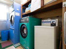 洗濯機と乾燥機の設備