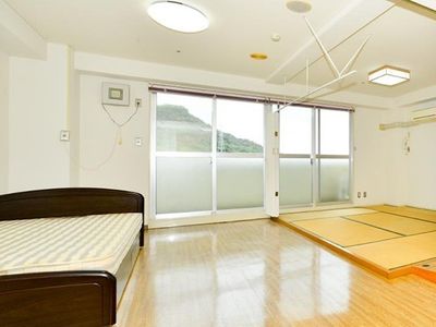 明るい和洋室の居室