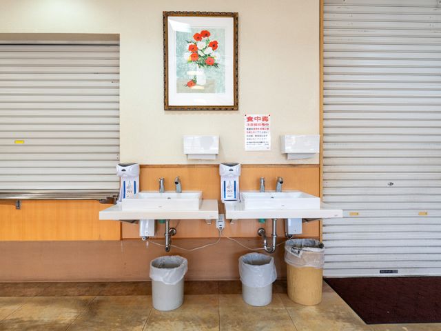 手洗い設備の設置された壁