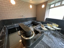 落ち着いた雰囲気の浴室