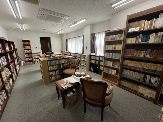 ゆったり読書ができる図書室