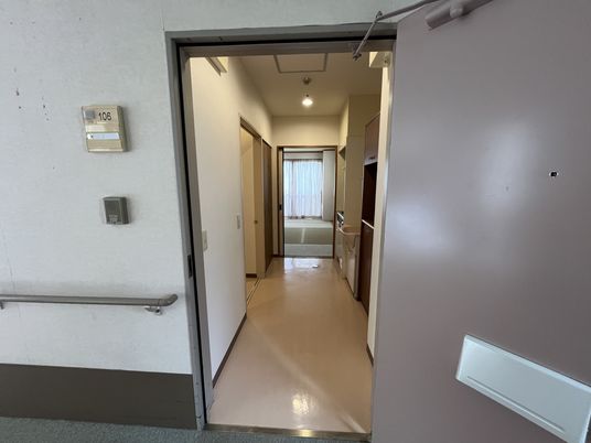 ゆったり廊下の居室入口