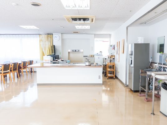 明るい共用キッチン