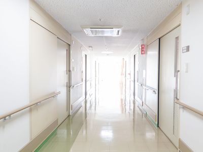 明るく清潔な廊下