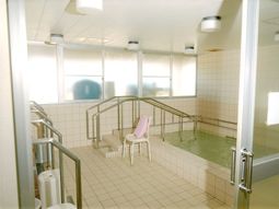 明るい浴室の様子