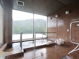 広々とした清潔な浴室