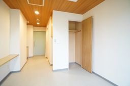 清潔な居室の廊下