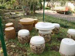 中庭の休憩スペース