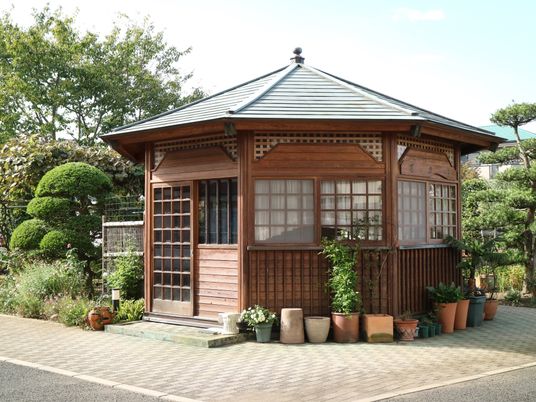 和風の小屋中庭