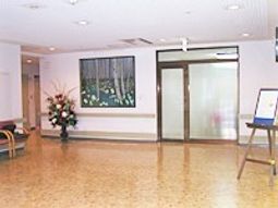 明るいエントランスの様子