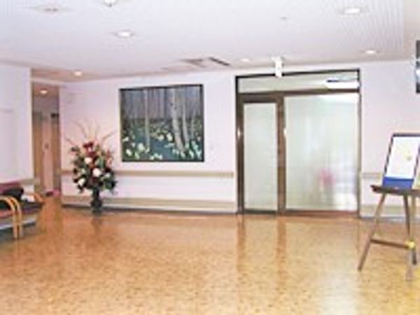 明るいエントランスの様子