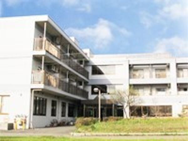 広々とした明るい外観