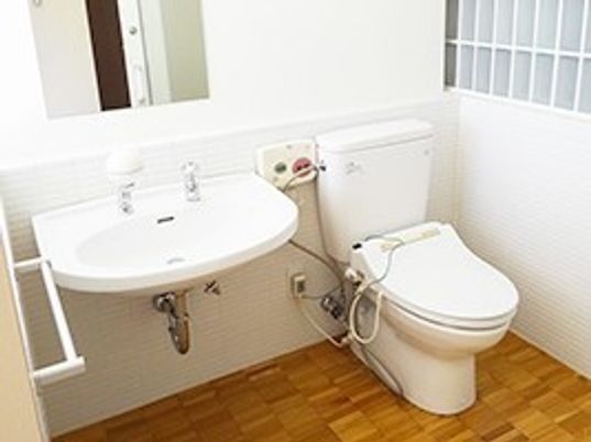 清潔な洋式トイレ設備