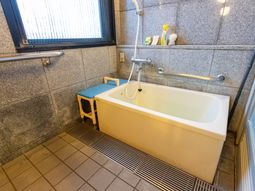 安全に配慮された浴室