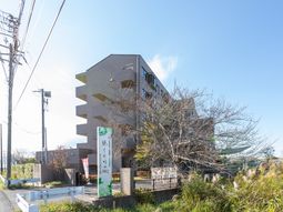 看板のある建物外観