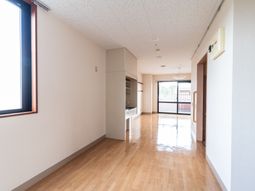 広々明るい居室空間