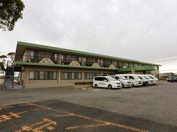 ゆったりとした施設の外観
