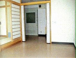 広々した廊下の風景
