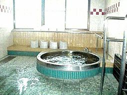 温かい雰囲気の浴室