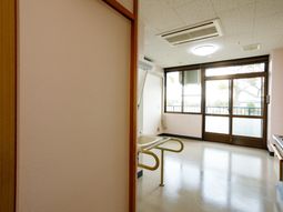 明るい個室の一角